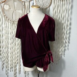Soprano NWT Faux Wrap Velvet Top in Zinfandel Size 1X